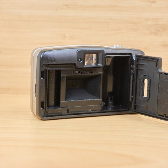 Minolta AF50 Big Finder Point and Shoot 35mm Film Camera - Picture 8 of 8